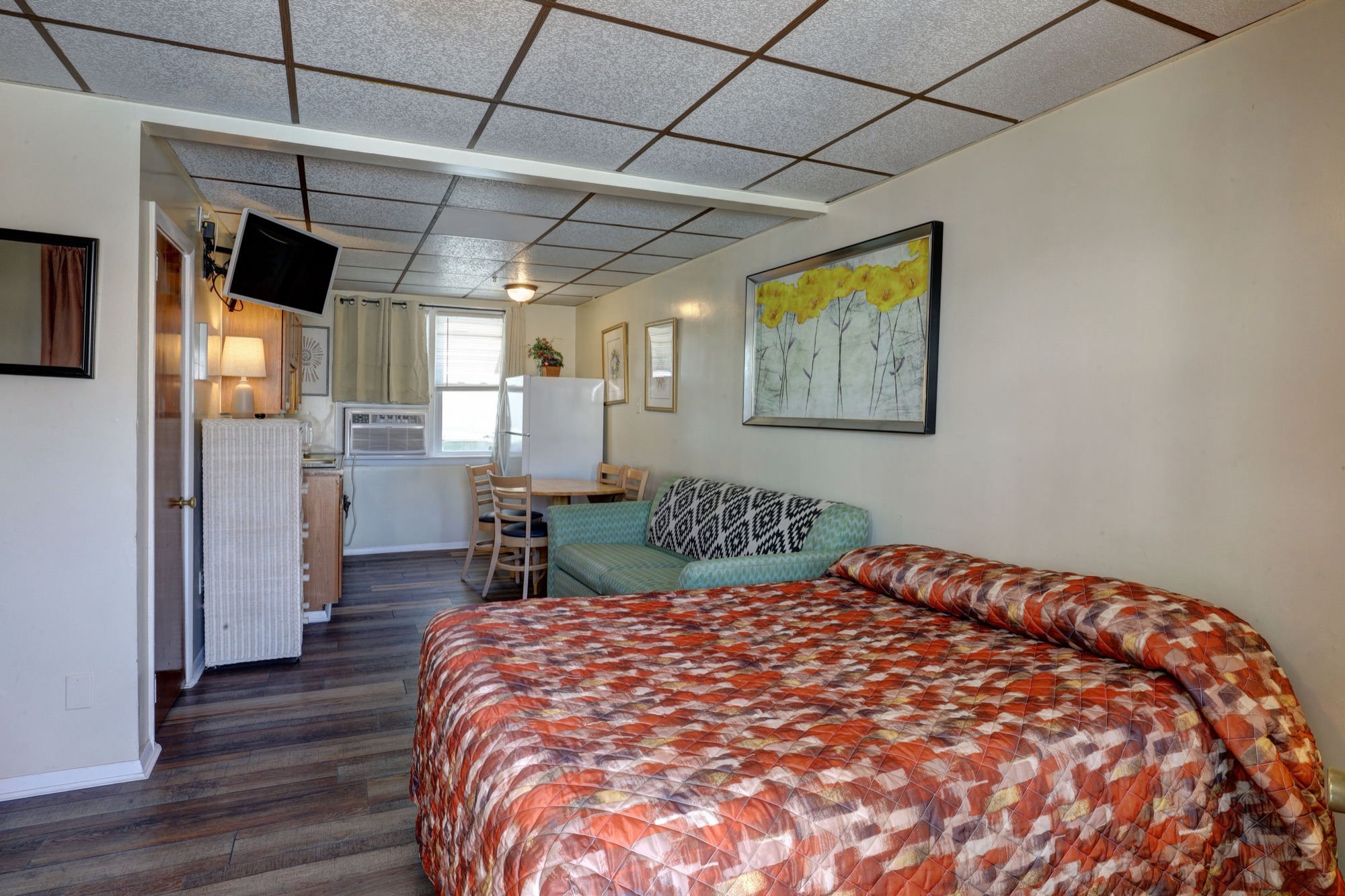 Type F poolside efficiency with two doubles, sofa bed, and kitchen